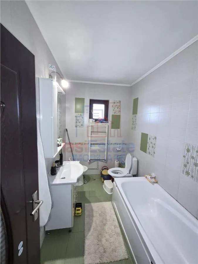 Apartment with 3 bedrooms for sale 70 sqm in Valea Lupului - foto 2
