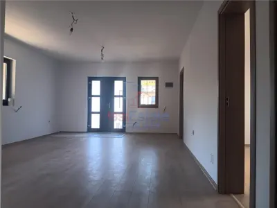 فيشان منزل بدروة واحدة، 4 غرف نوم، قطعة أرض 400 متر مربع، الشارع الرئيسي - Barnova