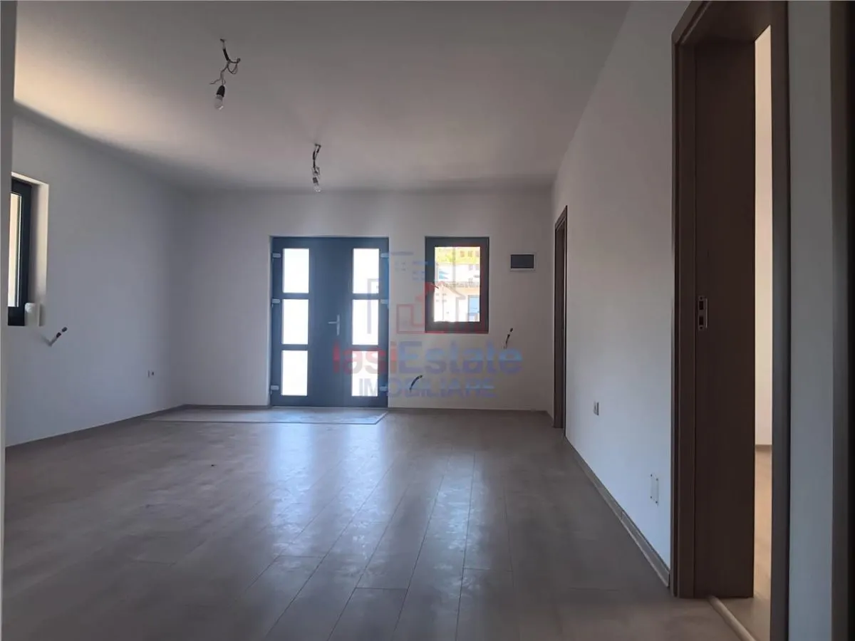 Vişan Single-Storey House, 4 Bedrooms, 400sqm Land, Main Street - foto 1