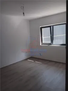 Vişan Single-Storey House, 4 Bedrooms, 400sqm Land, Main Street - foto 5