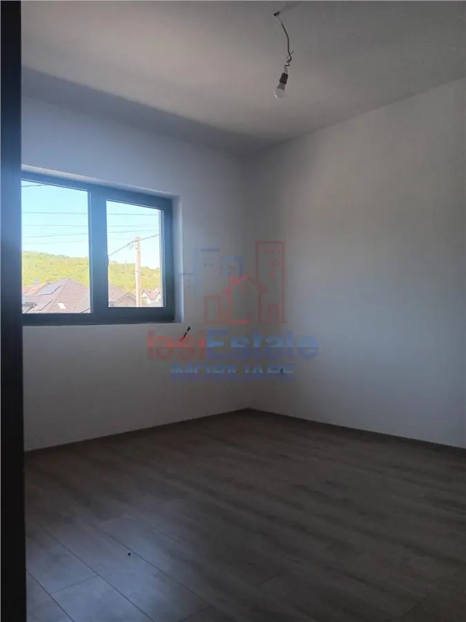Vişan Single-Storey House, 4 Bedrooms, 400sqm Land, Main Street - foto 7