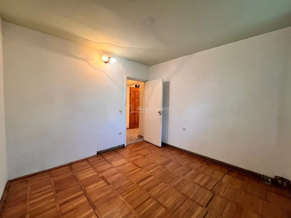 Lugoj, Ap., 2 Cam., 50 Mp., Et., Parter Inalt, Decomandat, Central, Aproape de Catedrala - foto 17