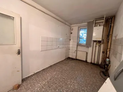 Lugoj, Ap., 2 Cam., 50 Mp., Et., Parter Inalt, Decomandat, Central, Aproape de Catedrala - foto 4