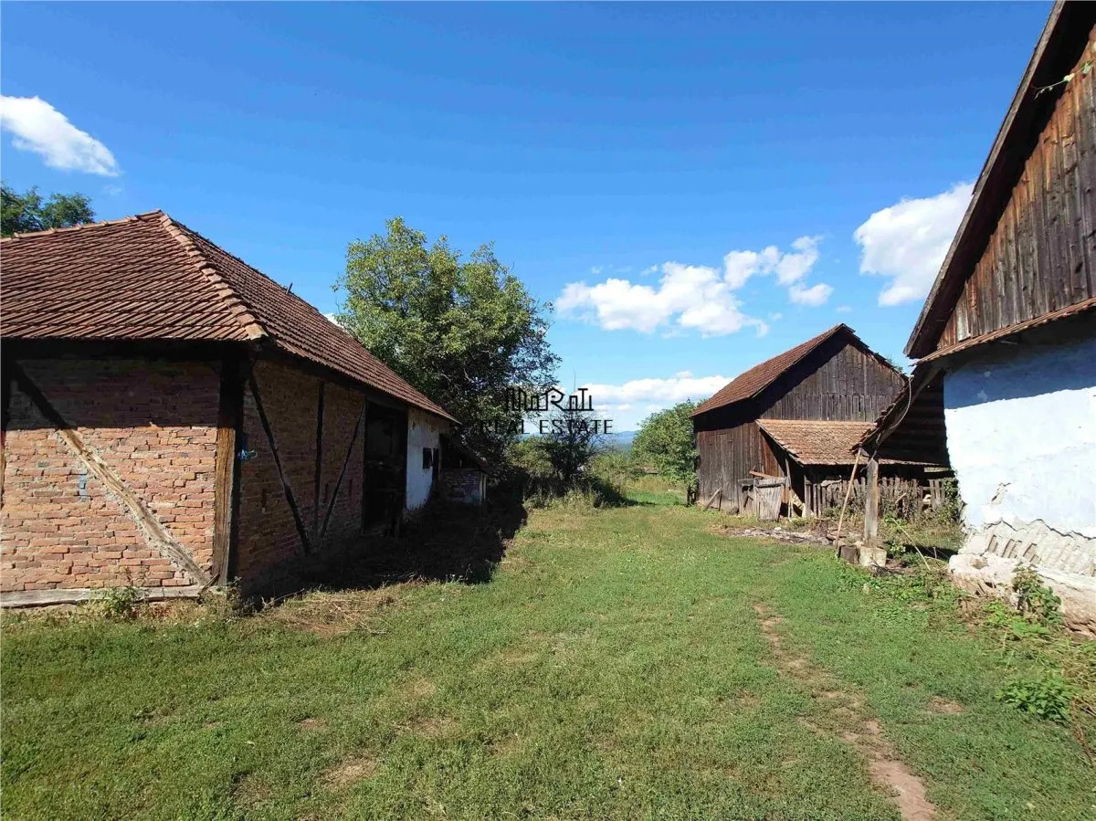 Teren intravilan si cladiri in Lunca - foto 3