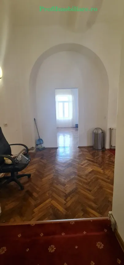 Ansamblu 2 apartamente, central- Podgoria, cladire renovata exterior / interior - foto 15