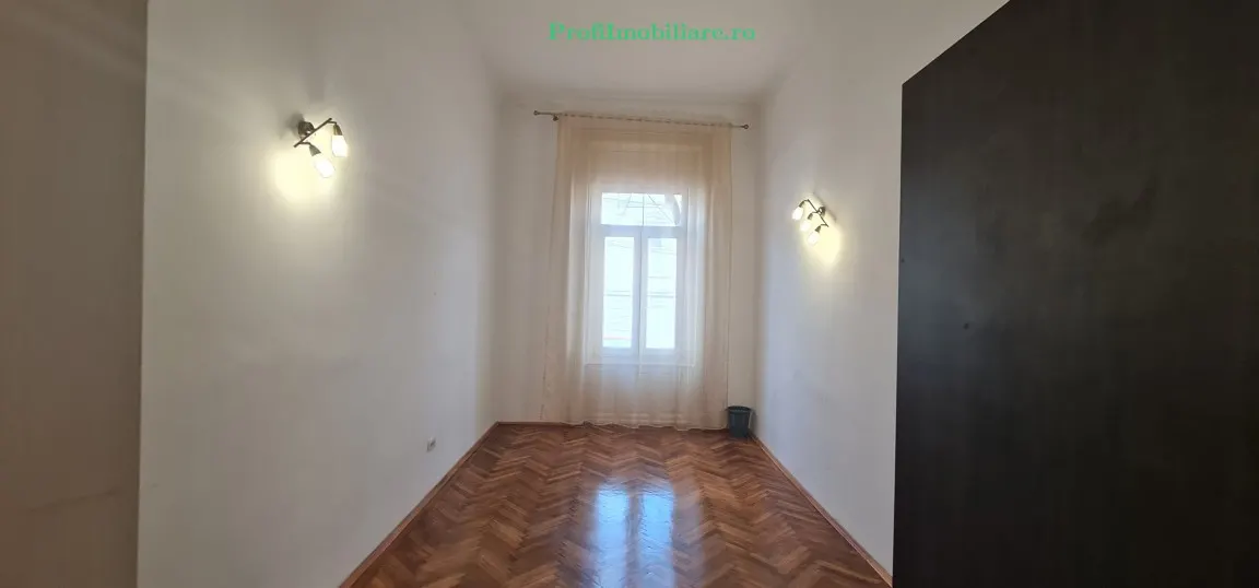 Ansamblu 2 apartamente, central- Podgoria, cladire renovata exterior / interior - foto 17