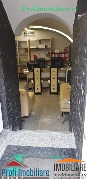 Spatiu comercial pt birouri-salon- cabinet ultracentral Arad - foto 1