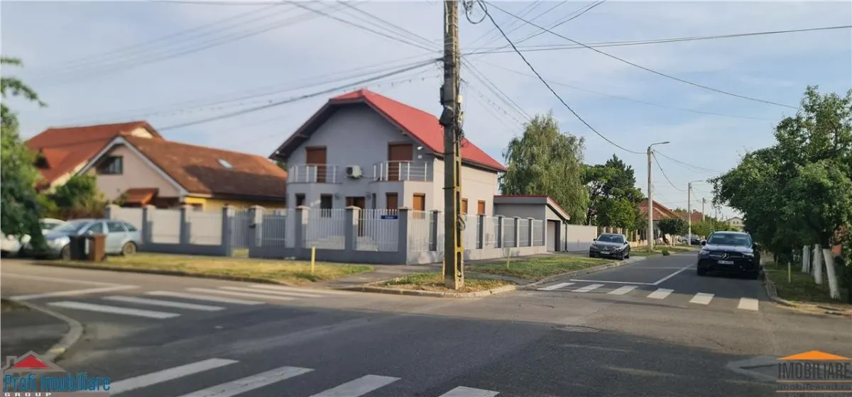Corner Villa P+M with Enclosed Garage in Bujac, Arad - foto 1