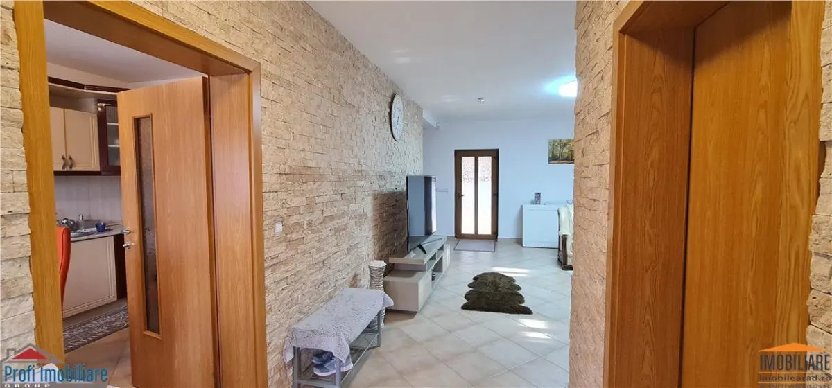 Corner Villa P+M with Enclosed Garage in Bujac, Arad - foto 9