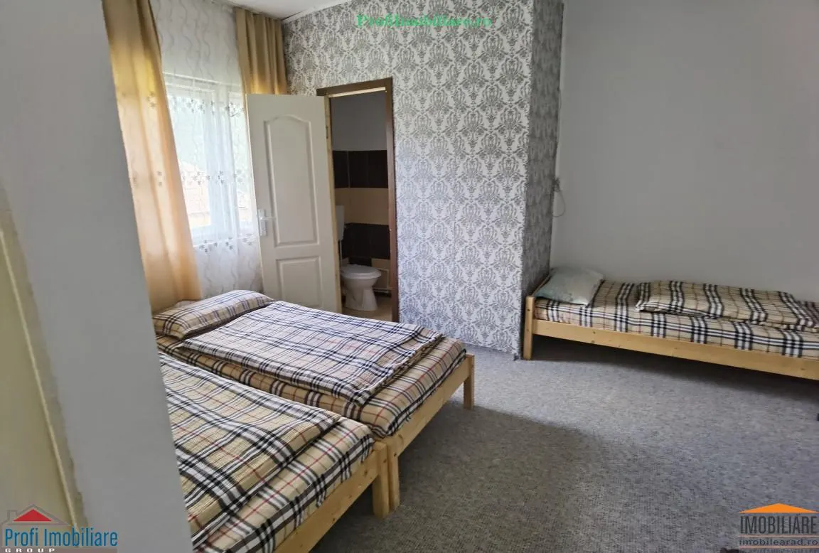 Pensiune in Paulis cu 20 de camere si teren 4.500 mp - jud. Arad - foto 2