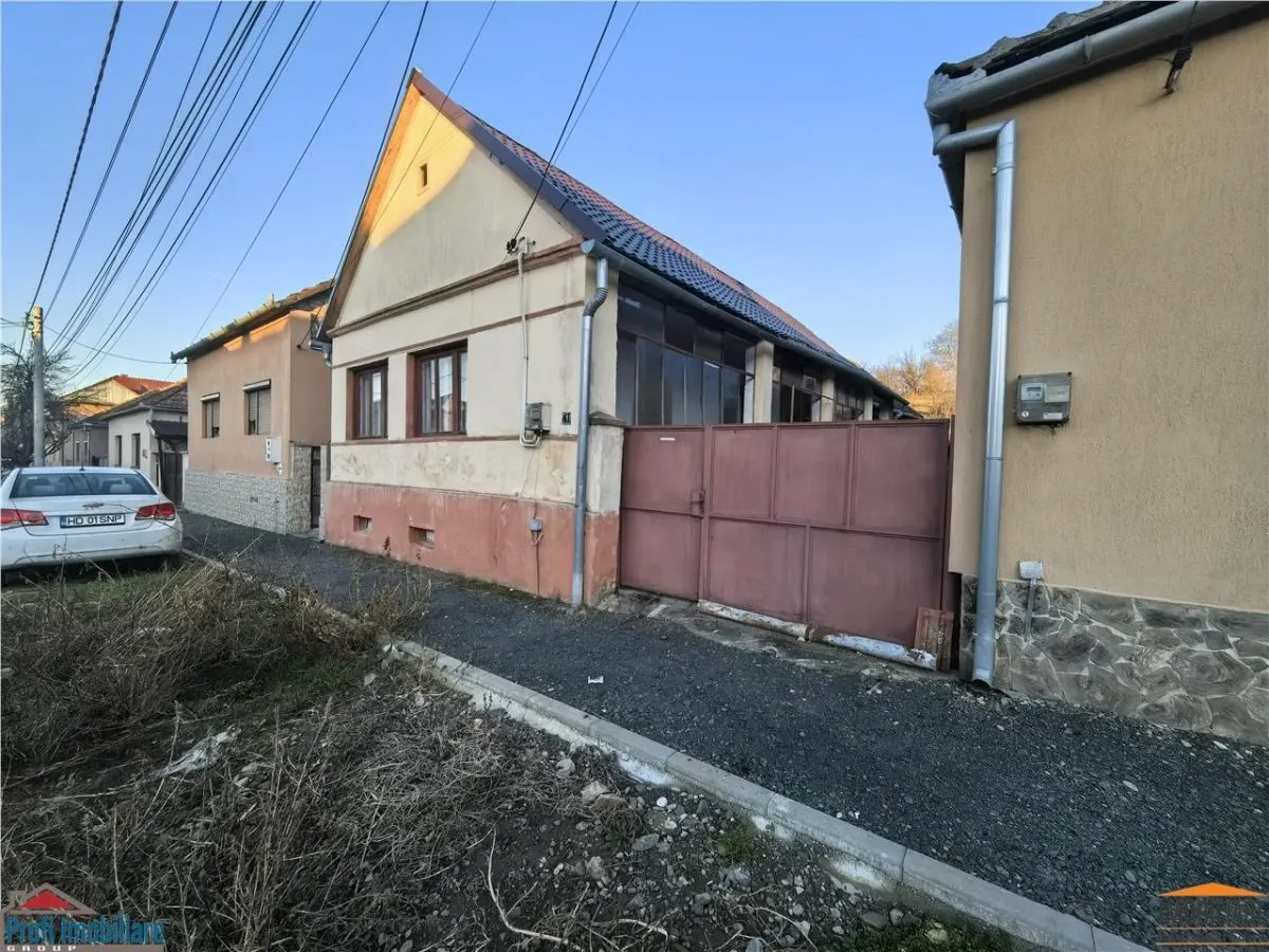 Casa cu 3 camere si pivnita in Lipova - foto 1