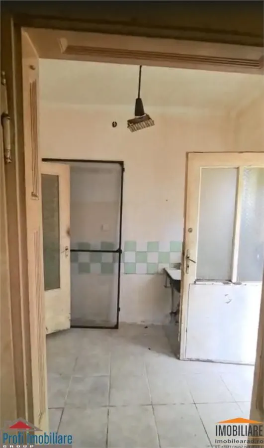 APARTAMENT 1 CAMERA ÎN ZONA CENTRALA ARAD – 22 MP + ANEXA 9 MP SI GRADINA - foto 3
