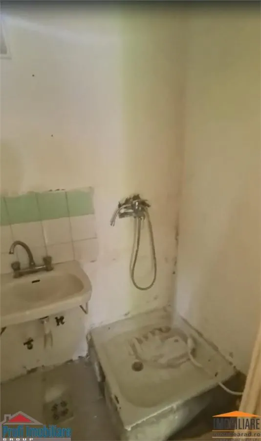 APARTAMENT 1 CAMERA ÎN ZONA CENTRALA ARAD – 22 MP + ANEXA 9 MP SI GRADINA - foto 4