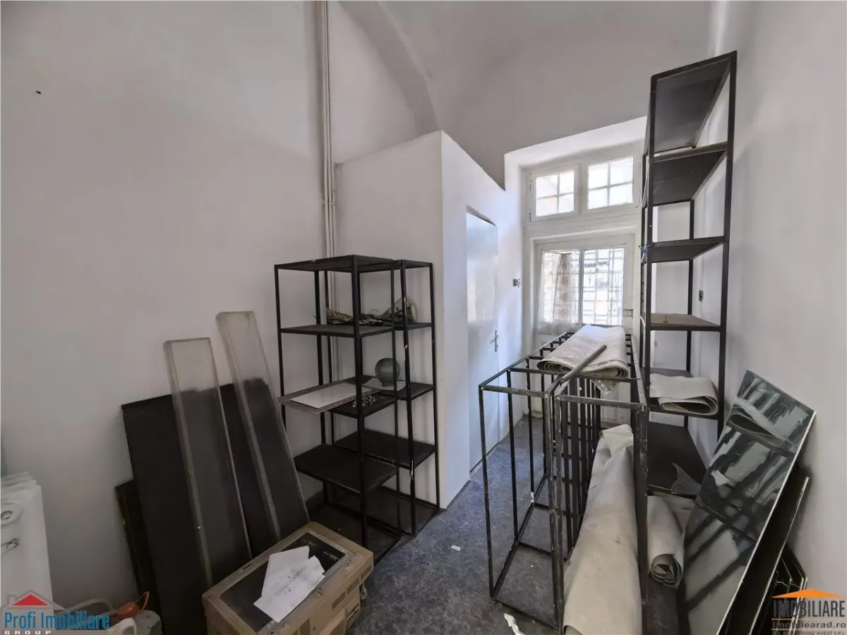 SPATIU COMERCIAL / BIROU ULTRACENTRAL ARAD – ACCES STRADĂ – 39.000 € - foto 7