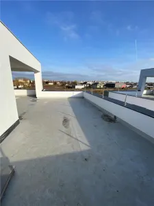 Modern Villa with Panoramic Terrace, Gai - foto 2