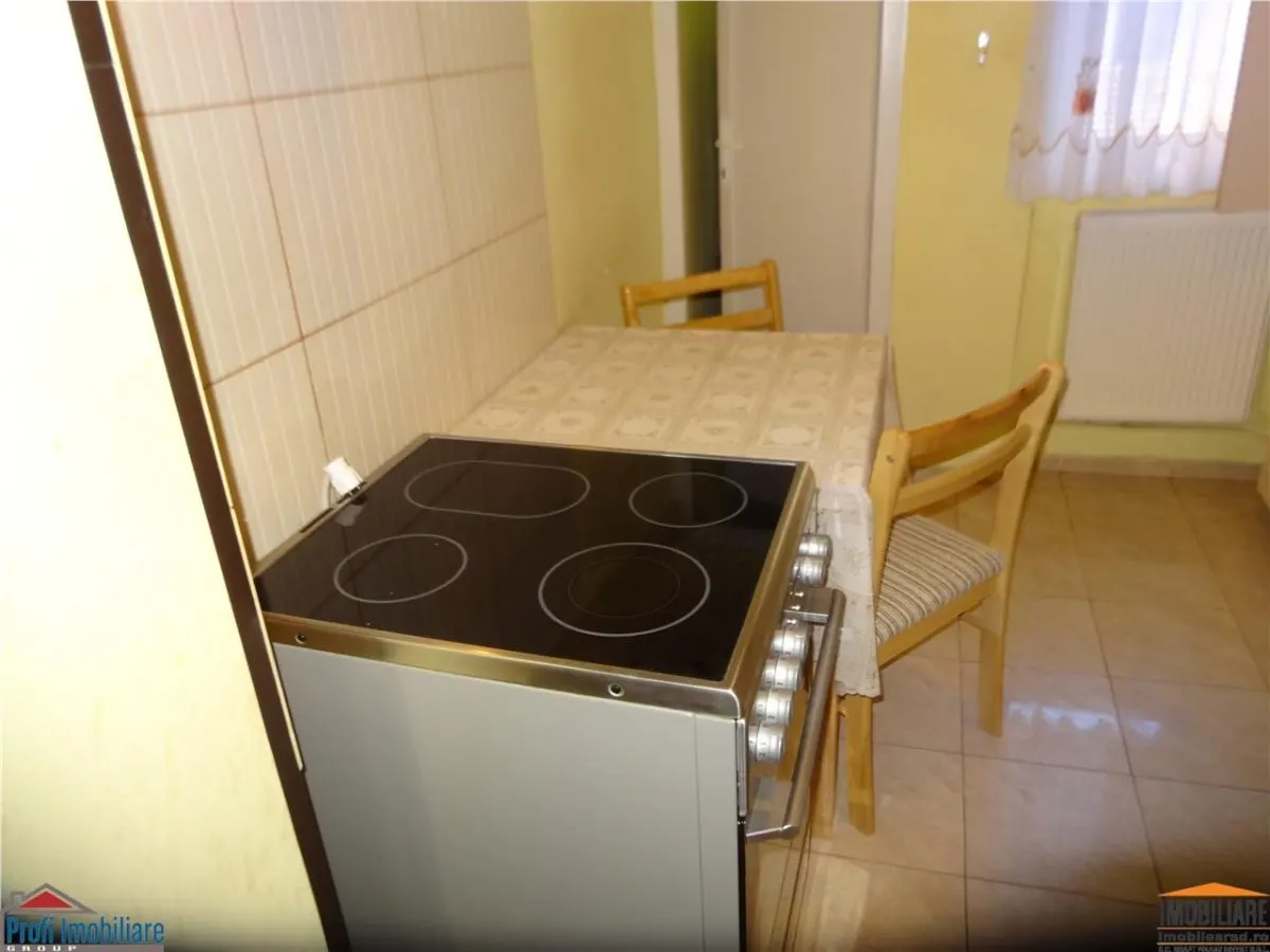 Inchiriez apartament cu 2 camere, et. 1- Podgoria - foto 3