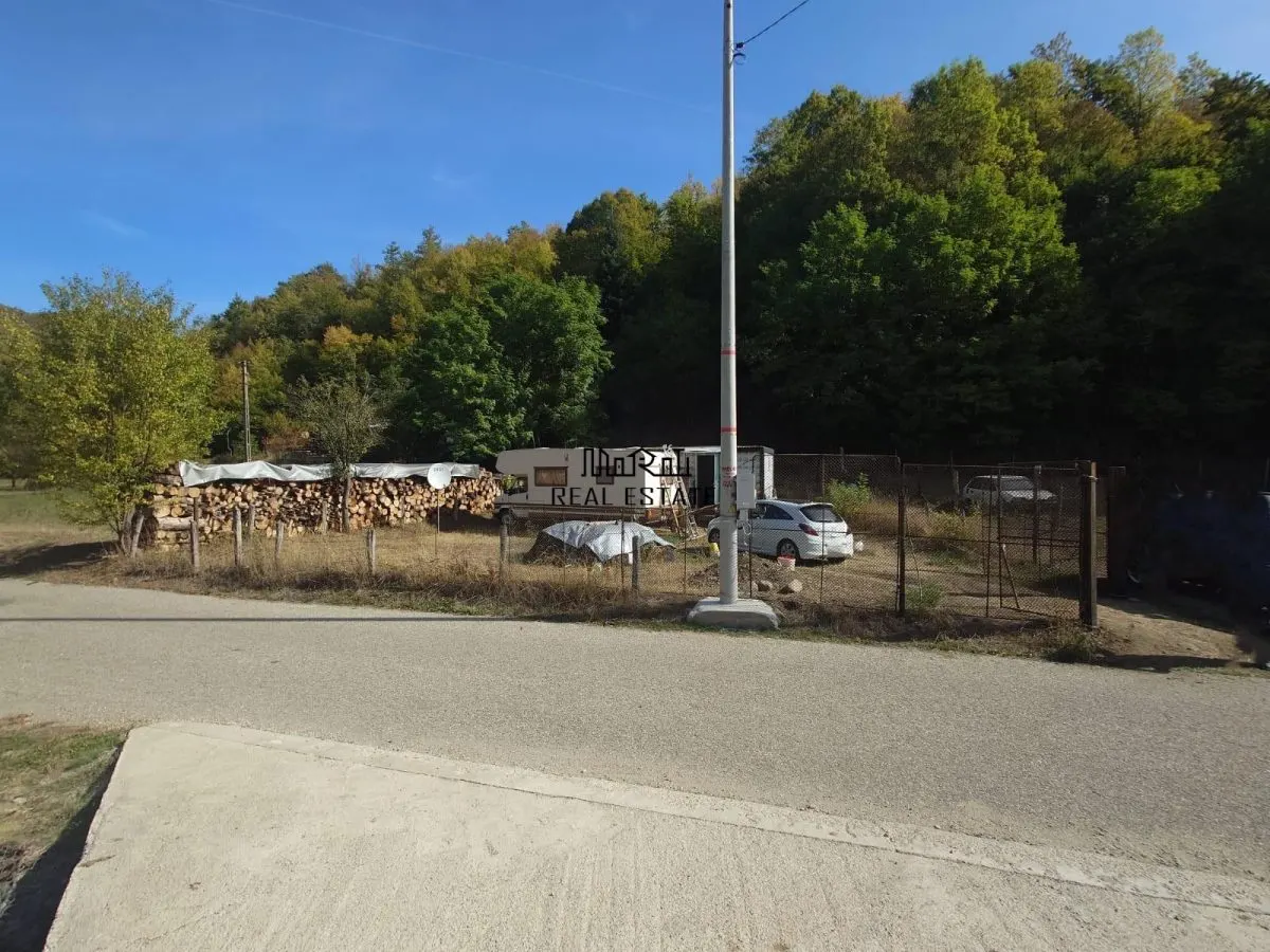 Teren intravilan de 317 mp, langa padure, container modular nou - foto 1