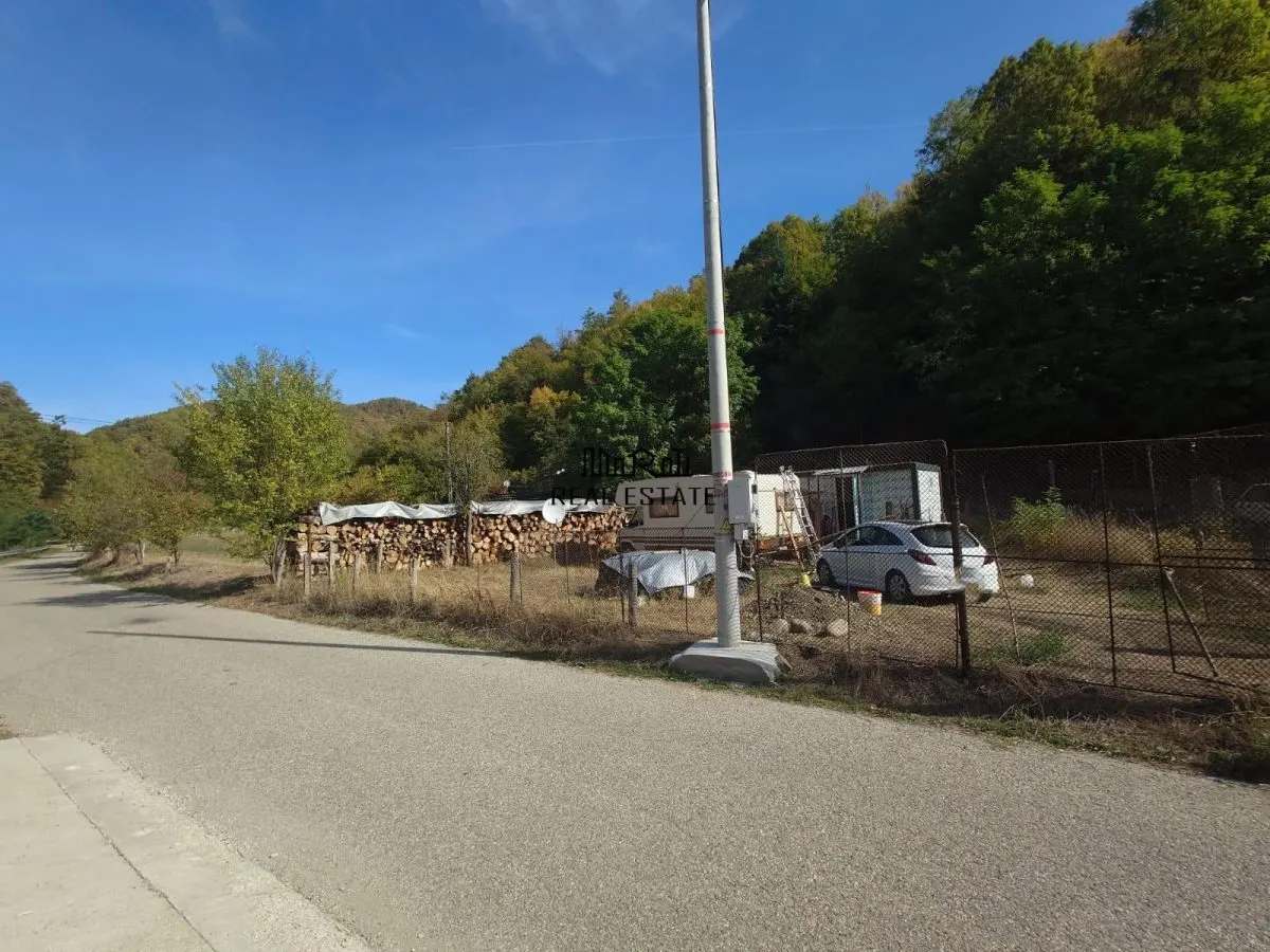 Teren intravilan de 317 mp, langa padure, container modular nou - foto 2