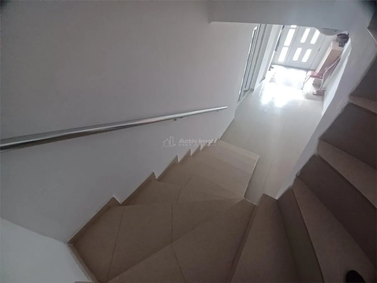 Villa P+1+Mansarde à Vendre – 5 Chambres, Municipalité Berceni - foto 9