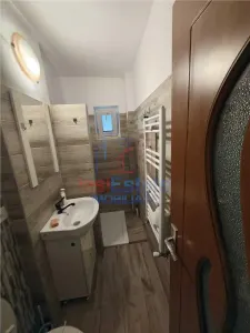 Apartamento de 4 Dormitorios, Distribución Independiente, 85 m², en Venta en Frumoasa - foto 6