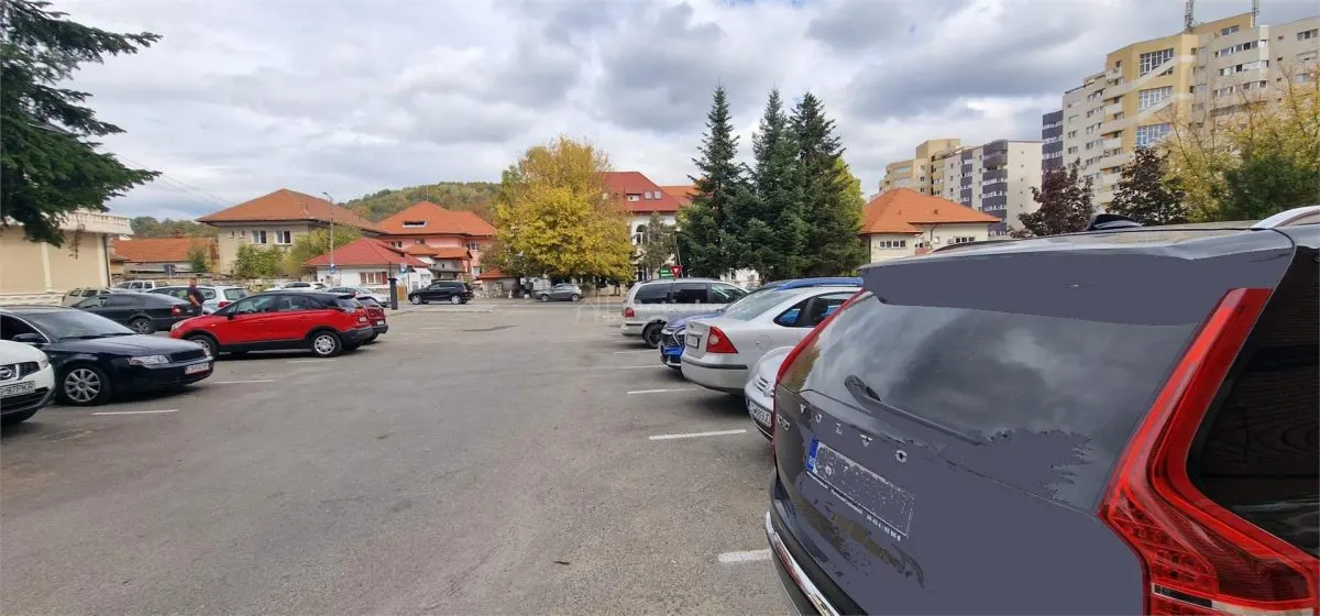Reșița Policlínica Centro Consultorios Médicos 12–50 m² - foto 2