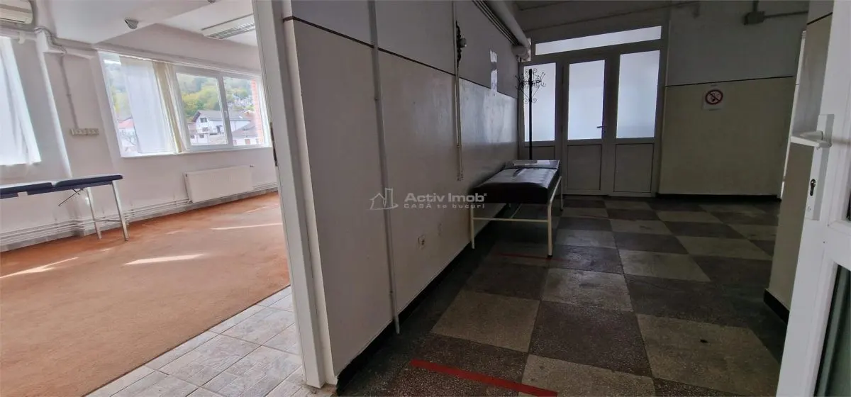 Reșița Policlínica Centro Consultorios Médicos 12–50 m² - foto 13