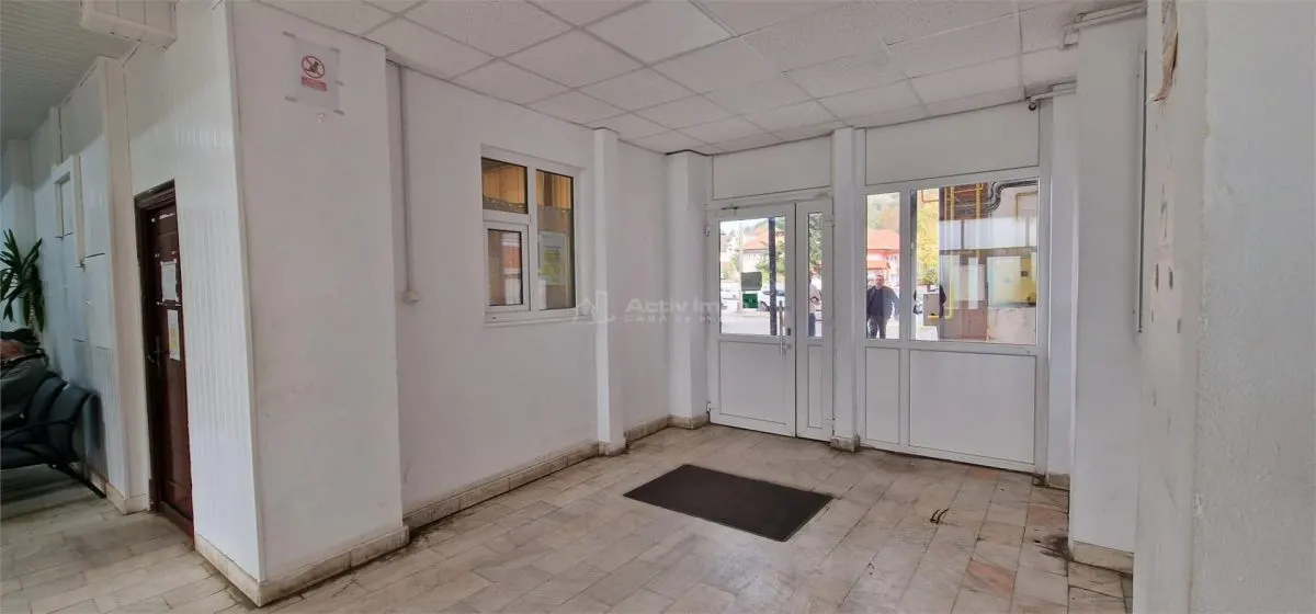 Reșița Policlínica Centro Consultorios Médicos 12–50 m² - foto 17