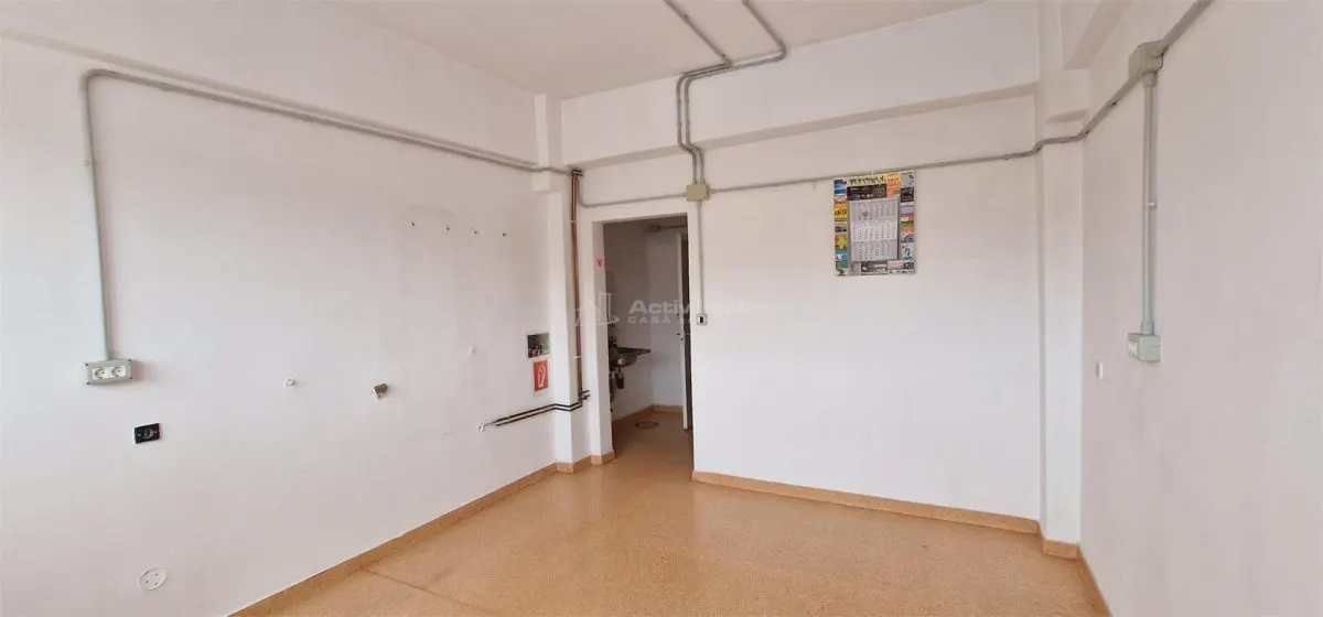 Reșița Policlínica Centro Consultorios Médicos 12–50 m² - foto 19