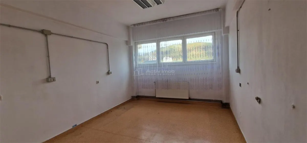 Reșița Policlínica Centro Consultorios Médicos 12–50 m² - foto 20