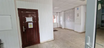 Reșița Policlínica Centro Consultorios Médicos 12–50 m² - foto 3