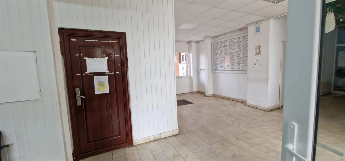 Reșița Policlínica Centro Consultorios Médicos 12–50 m² - foto 3