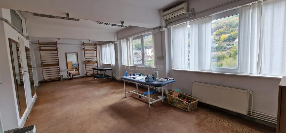 Reșița Policlínica Centro Consultorios Médicos 12–50 m² - foto 24