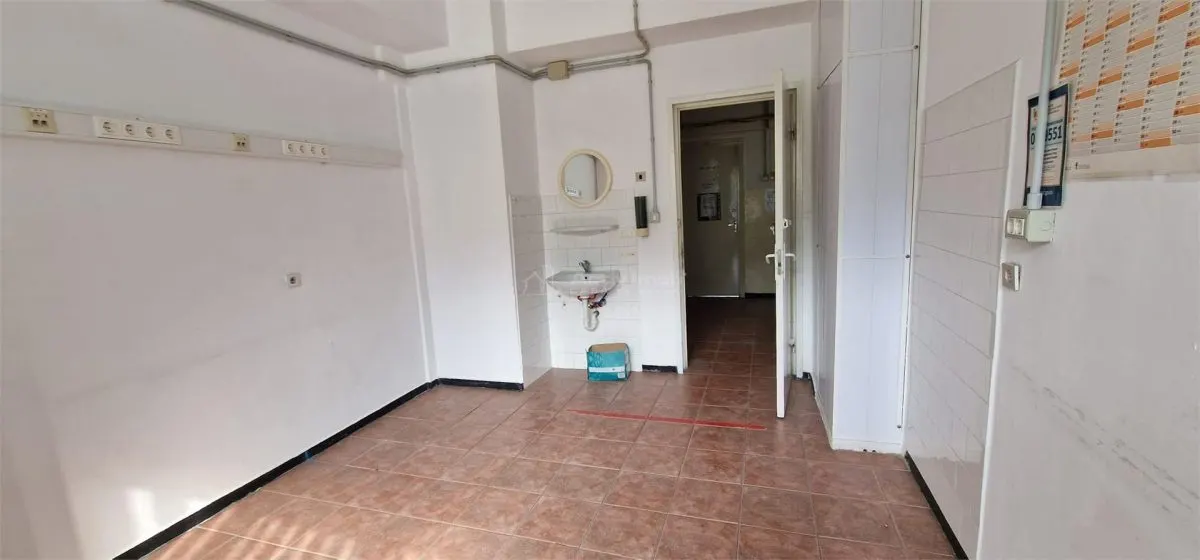 Reșița Policlínica Centro Consultorios Médicos 12–50 m² - foto 25