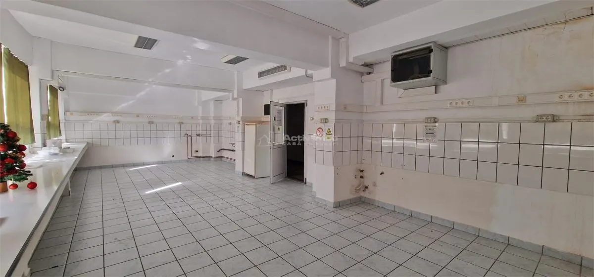 Reșița Policlínica Centro Consultorios Médicos 12–50 m² - foto 6