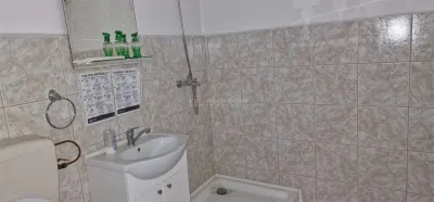 Reșița Policlínica Centro Consultorios Médicos 12–50 m² - foto 8