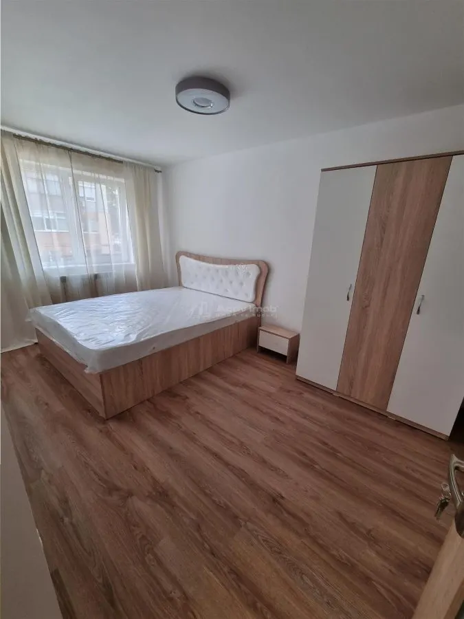 Apartament 3 camere modern et 1 Dunarii vis a vis de Liceul Teoretic bl 404 - foto 8