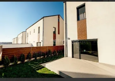 Villa Dúplex Moderna - Tunari - 4 Dormitorios - 3 Baños - 120m² - 180m² Terreno - foto 13