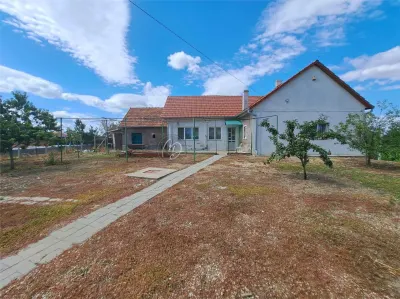 Maison Solide en Briques avec Terrain Généreux à Episcopia - Oradea