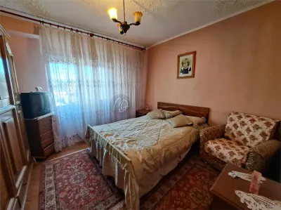 Appartement à Vendre à Marghita, Deuxième Étage – 67 m² - foto 4
