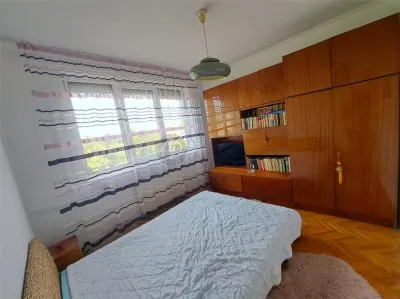Spacious Split-Layout Apartment on Boulevard Dacia - foto 4