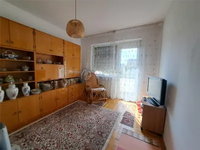 Spacious Split-Layout Apartment on Boulevard Dacia - foto 5