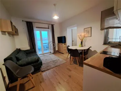 Maison Centrale à Louer à Oradea | 500 €/mois | Terrasse de Détente - Oradea