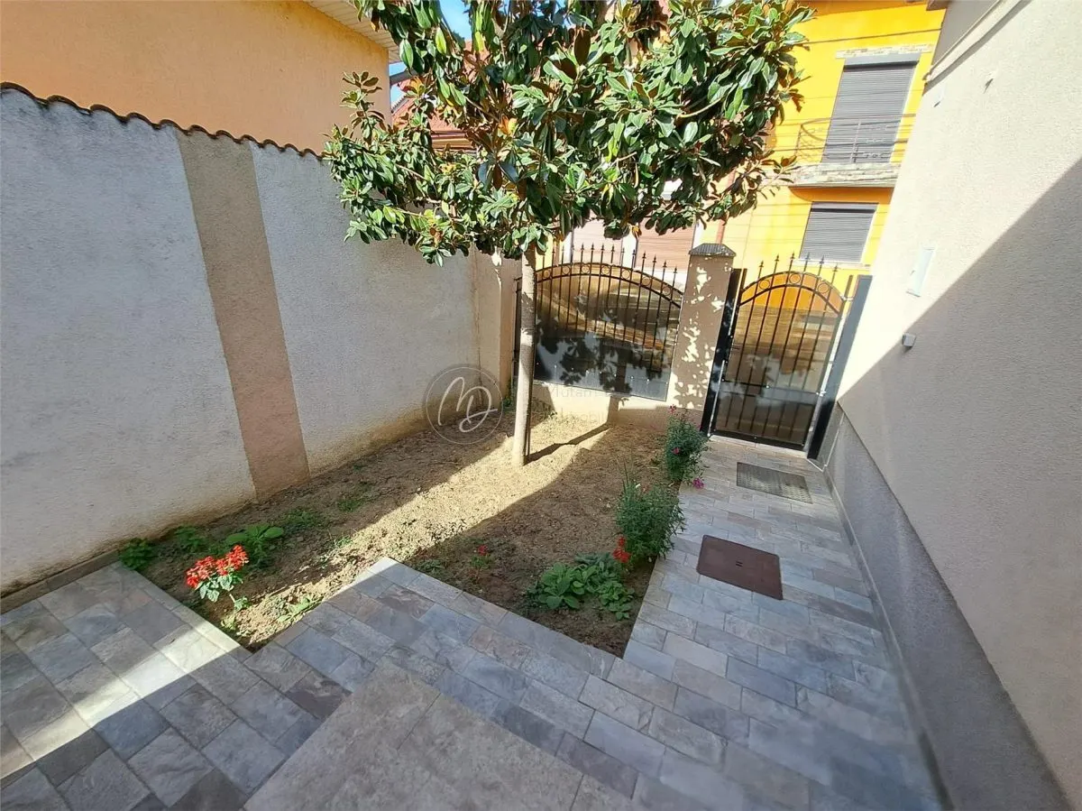 Maison Centrale à Louer à Oradea | 500 €/mois | Terrasse de Détente - foto 9