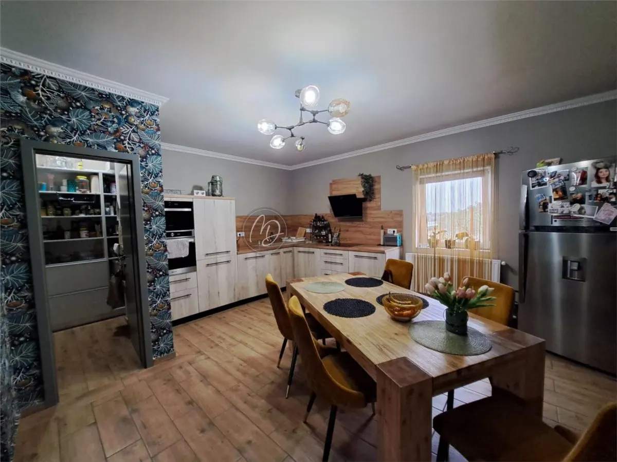 MDI Casa Lux Salonta – Villa Familiale Exceptionnelle avec Potentiel Illimité - foto 2