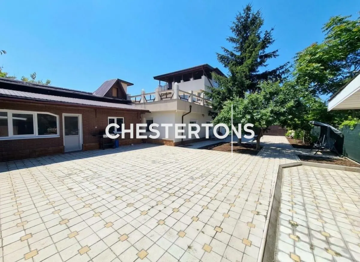 Villa Spacieuse Rénovée à Vendre avec Terrain Généreux et Garage - foto 1