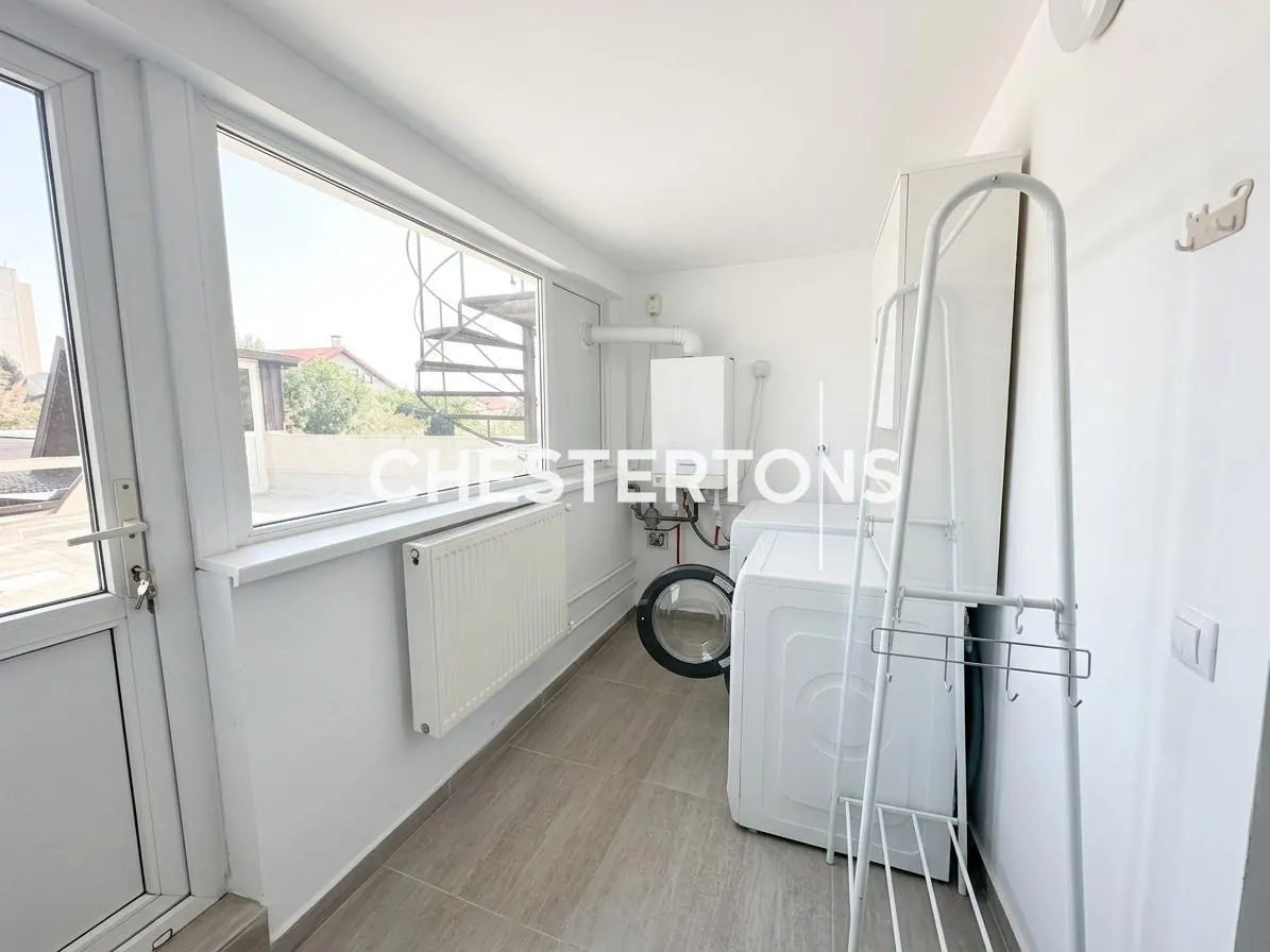 Villa Spacieuse Rénovée à Vendre avec Terrain Généreux et Garage - foto 13