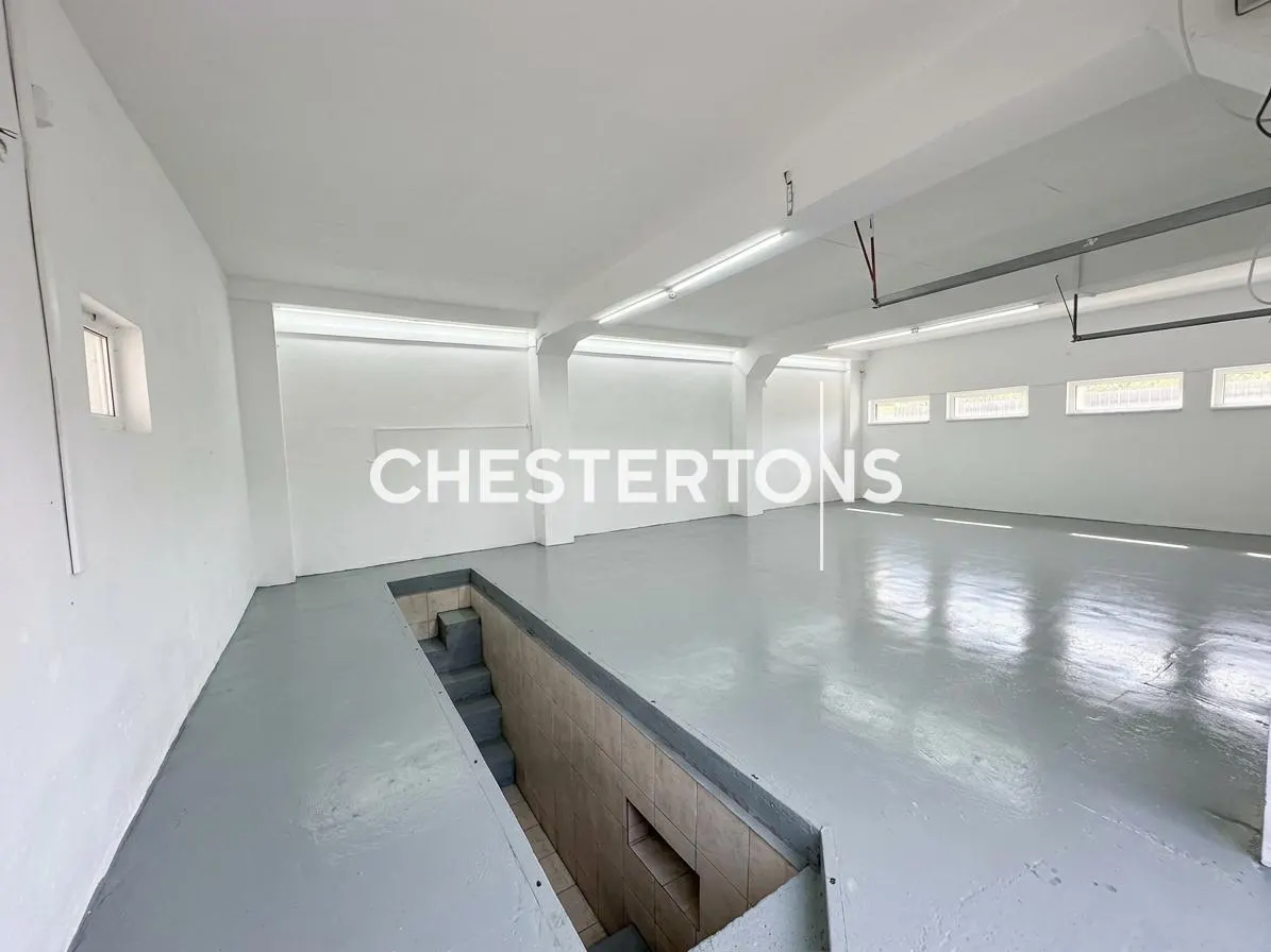 Villa Spacieuse Rénovée à Vendre avec Terrain Généreux et Garage - foto 15
