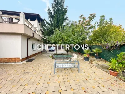 Villa Spacieuse Rénovée à Vendre avec Terrain Généreux et Garage - foto 3