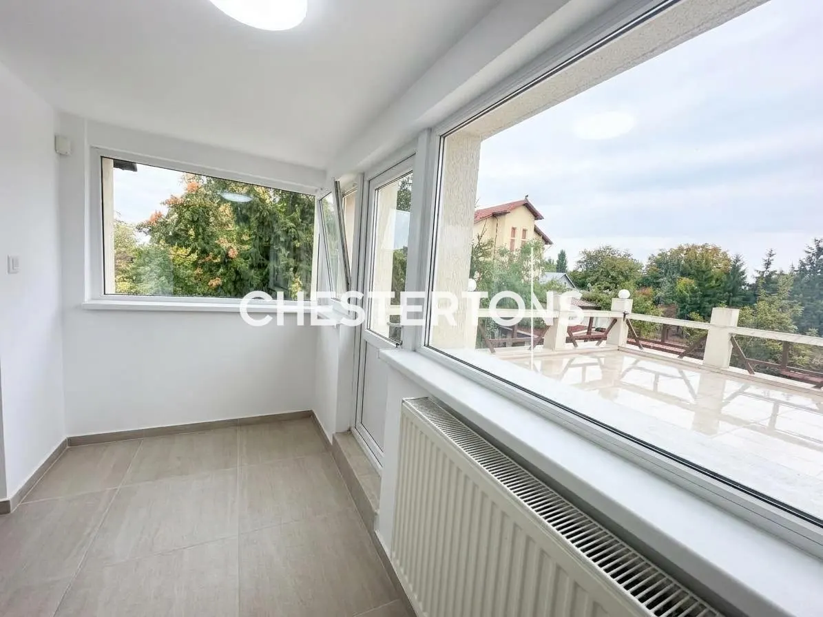 Villa Spacieuse Rénovée à Vendre avec Terrain Généreux et Garage - foto 8