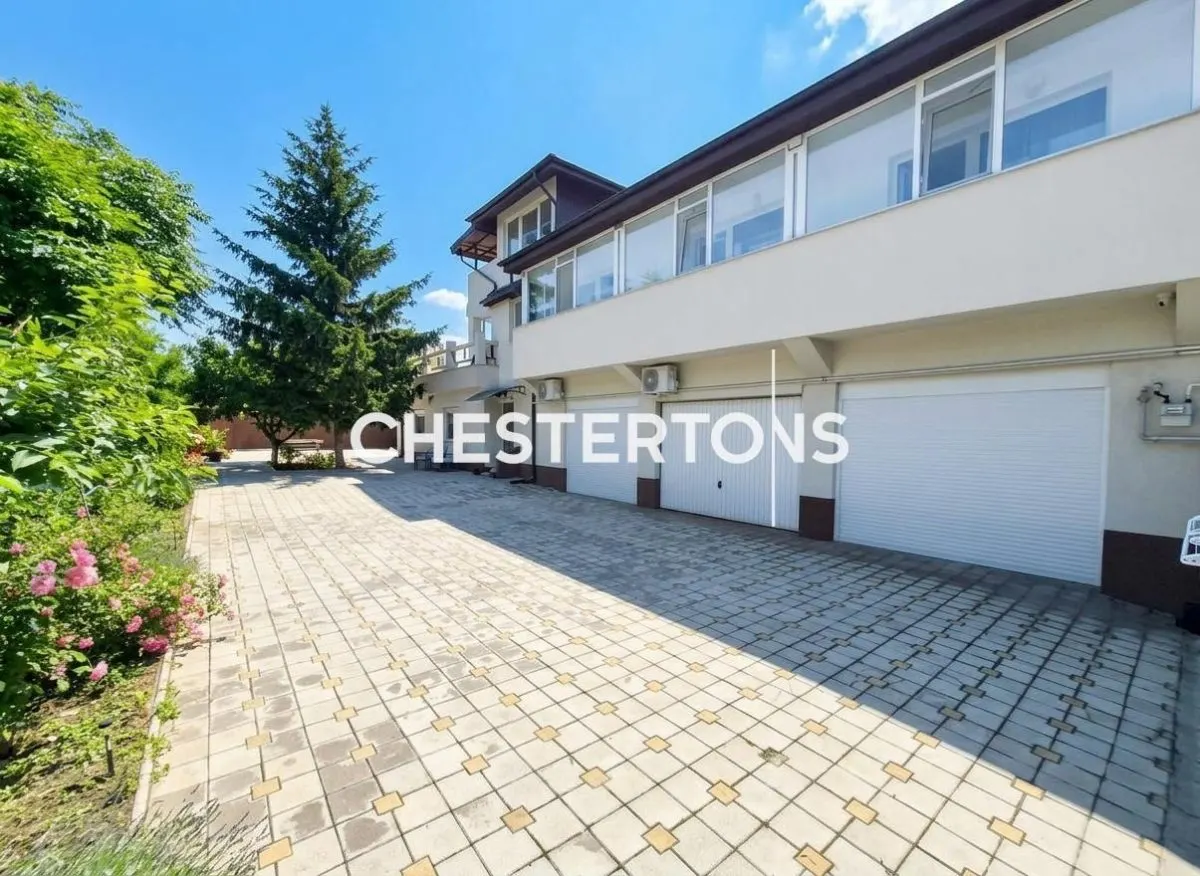 Villa Spacieuse Rénovée à Vendre avec Terrain Généreux et Garage - foto 9